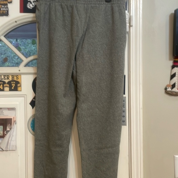 NFL Chicago Bears Gray Joggers with Tapered Fit and Elastic Cuffs - Picture 5 of 7